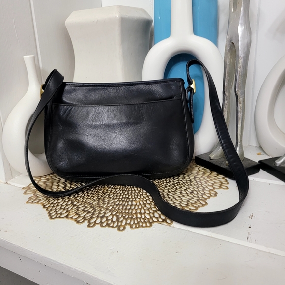 Coach Handbags - Vintage COACH Chelsea Zip Top Bag 6000